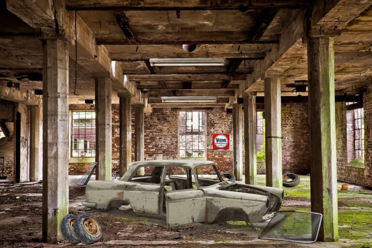 How to Safely Drive in Foggy Conditions